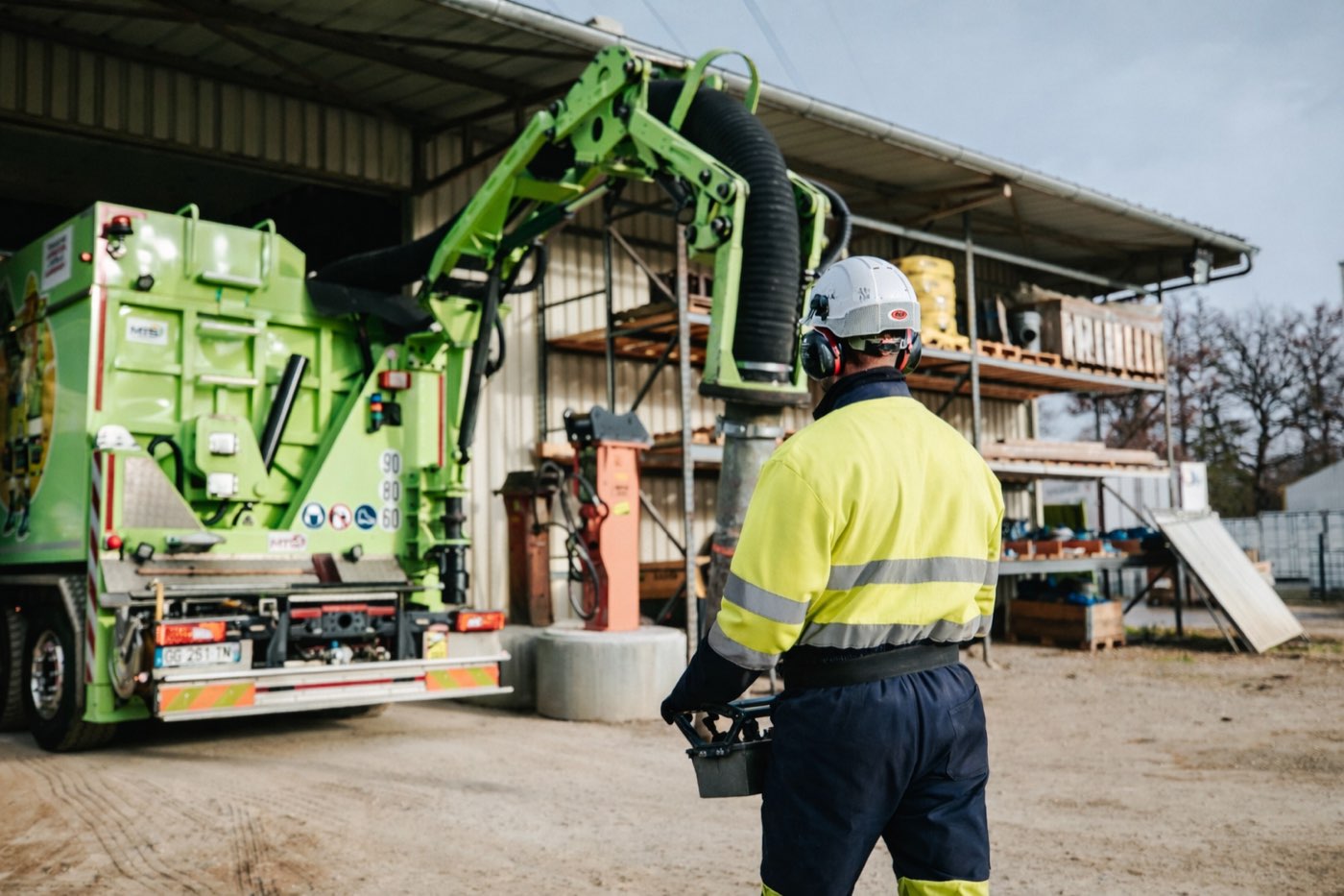 Aspiratrice-excavatrice Clapasson & Fils TP en chantier